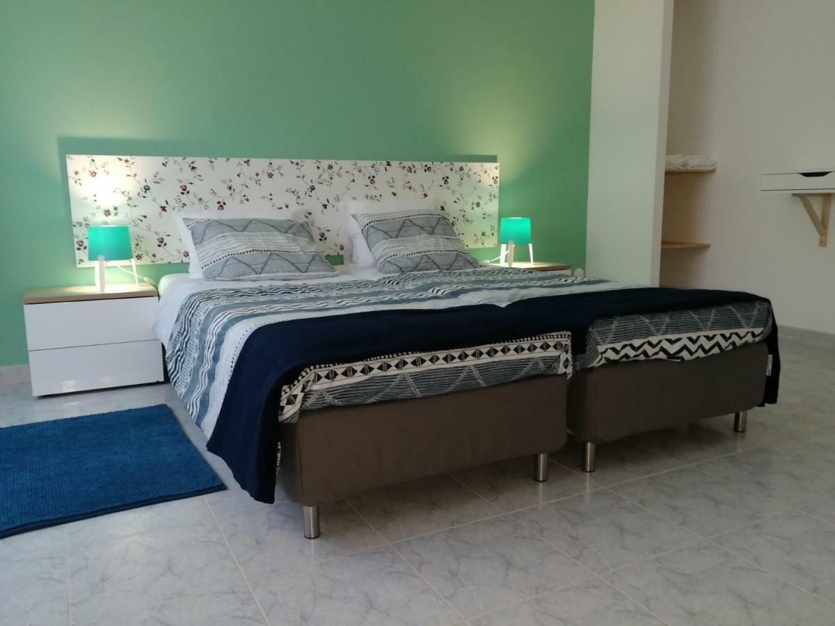Ocean'S 7 - Lagos Guest House מראה חיצוני תמונה